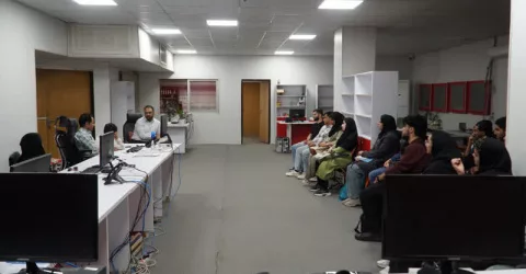 آشنایی دانشجویان کامپیوتر دانشگاه کاشان با مسائل شهرداری کاشان در حوزه فناوری اطلاعات و هوش مصنوعی